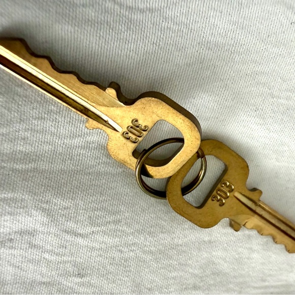👑✅PRICE FIRM✅ Authentic Louis Vuitton keys for lock #303 - Picture 6 of 11